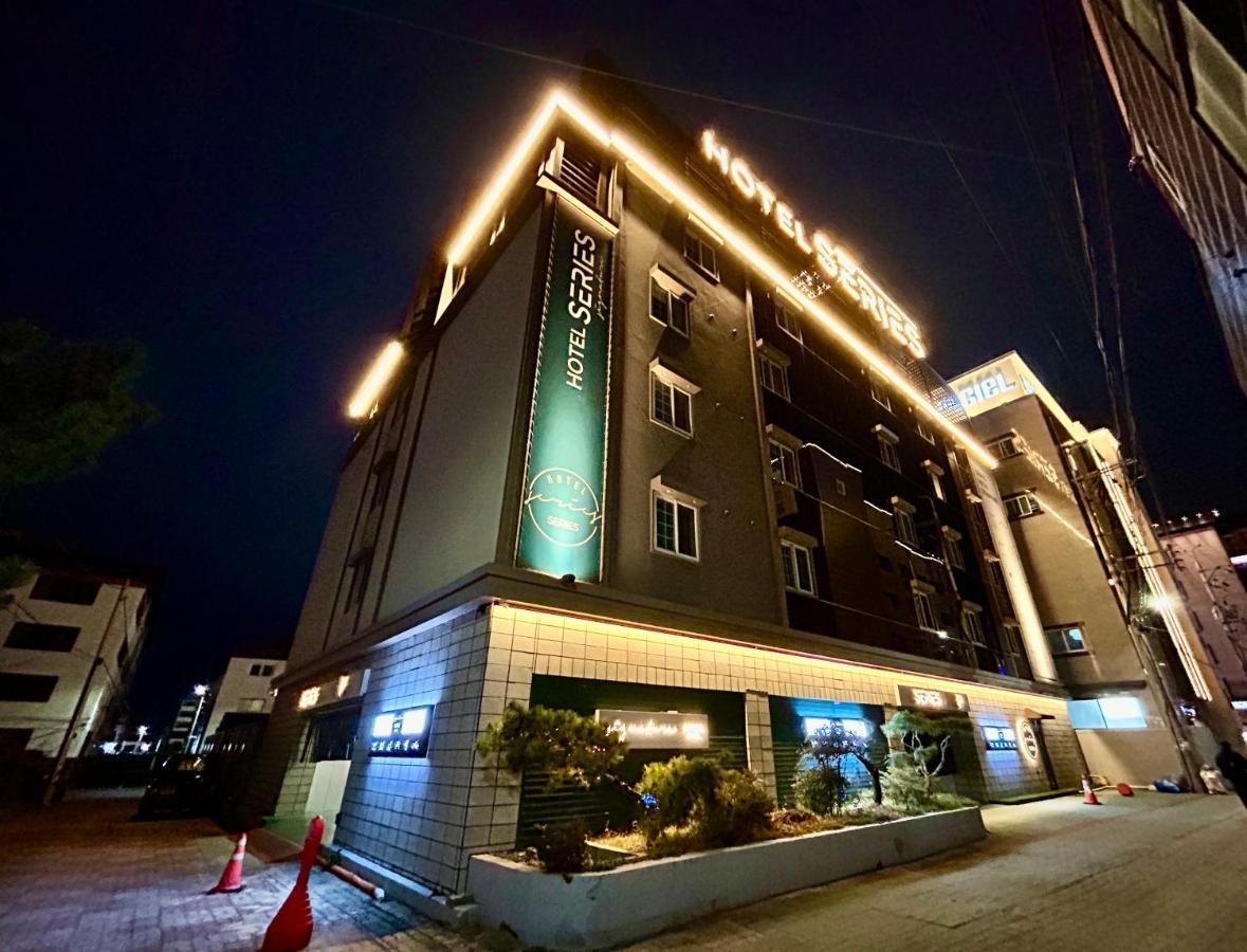 Series Hotel Кёнджу Экстерьер фото