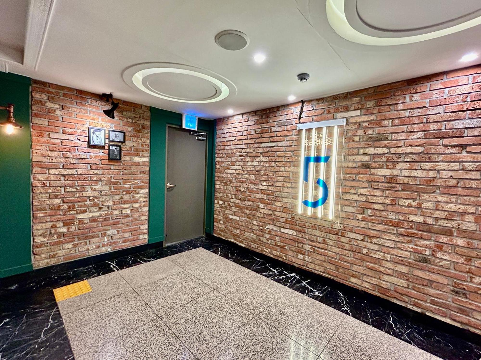 Series Hotel Кёнджу Экстерьер фото